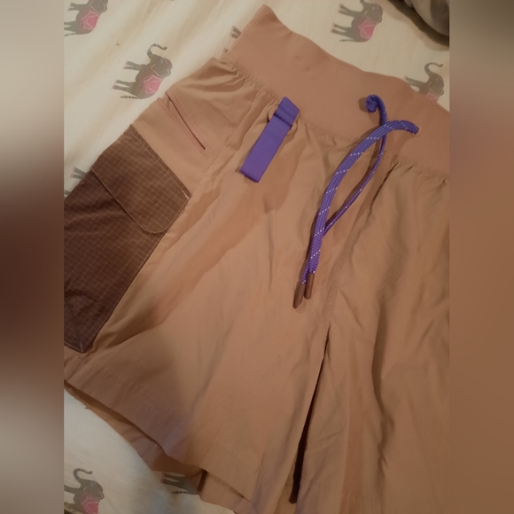 Lululemon hiking shorts - Picture 5 of 6